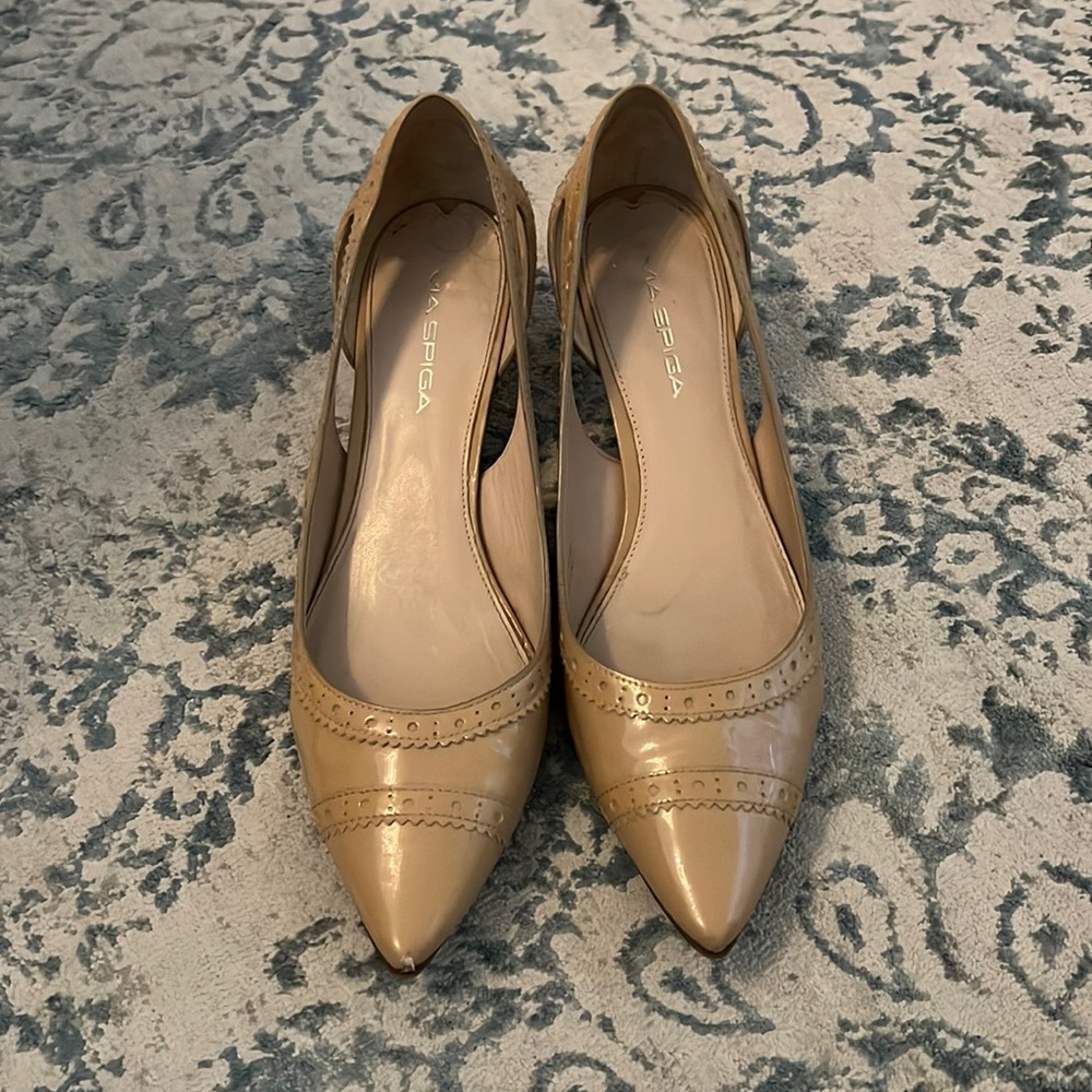 Via Spiga Nude Patent Leather Kitten Heels